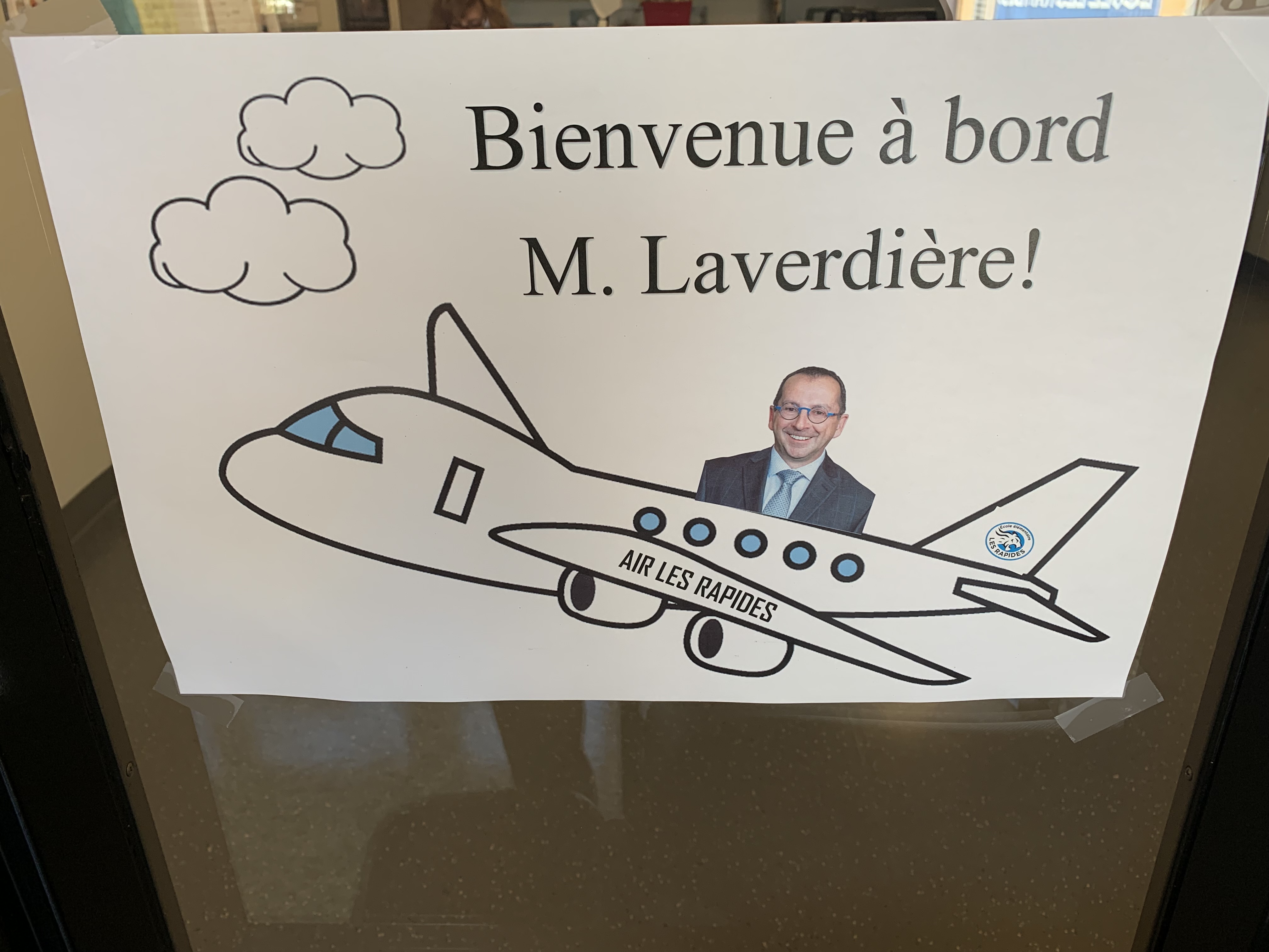 L'équipe de l'École élémentaire les Rapides avait réservé un accueil chaleureux au directeur de l'Éducation, M. Laverdière, de passage à Sarnia en ce matin de rentrée.